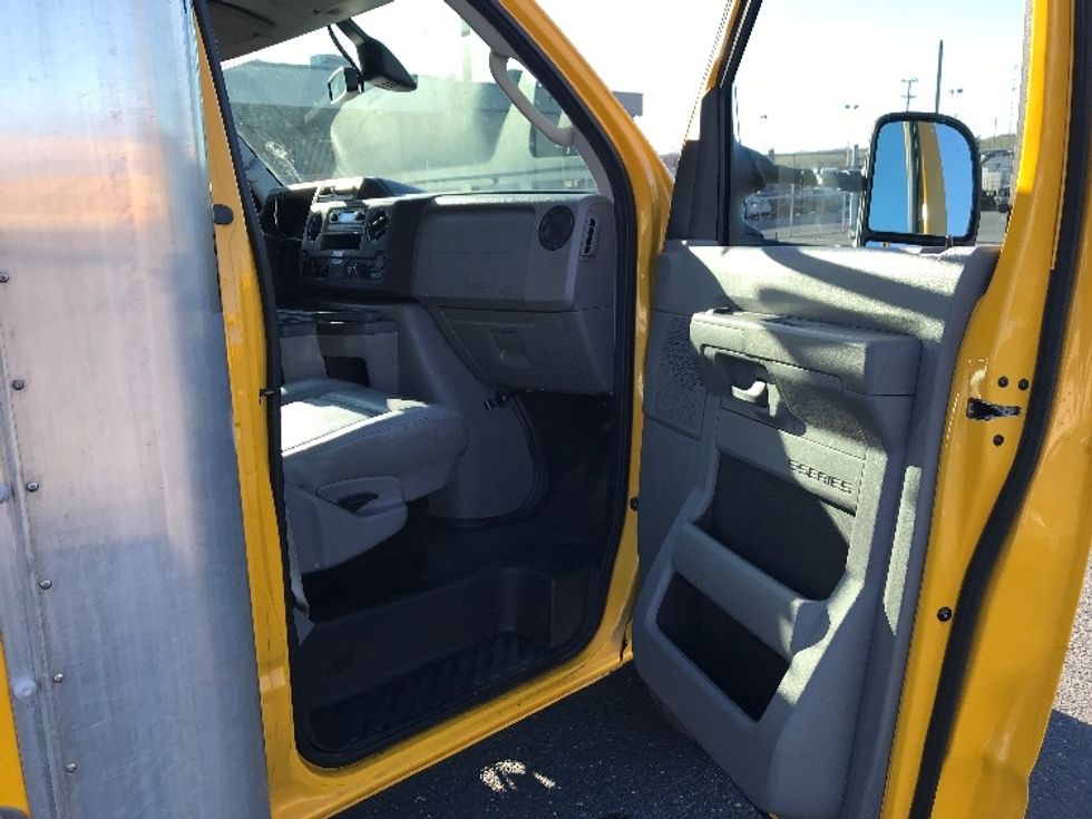 Light Duty Box Truck-Light and Medium Duty Trucks-Ford-2022-E350-Harrisonburg-VA-87,402\n\t\tmiles-$ 31,250 - Image 20