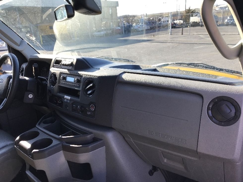 Light Duty Box Truck-Light and Medium Duty Trucks-Ford-2022-E350-Harrisonburg-VA-87,402\n\t\tmiles-$ 31,250 - Image 21