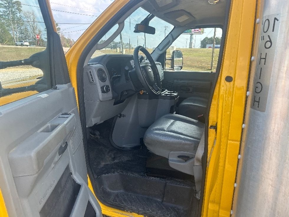 Light Duty Box Truck-Light and Medium Duty Trucks-Ford-2022-E350-Hattiesburg-MS-94,148\n\t\tmiles-$ 28,500 - Image 16