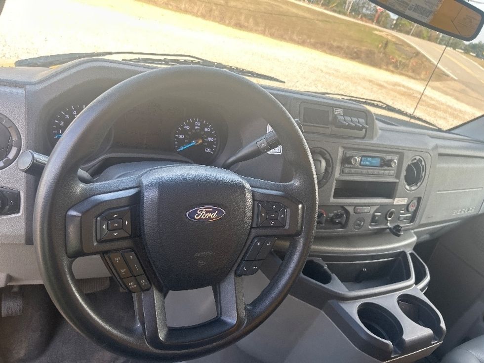 Light Duty Box Truck-Light and Medium Duty Trucks-Ford-2022-E350-Hattiesburg-MS-94,148\n\t\tmiles-$ 28,500 - Image 17