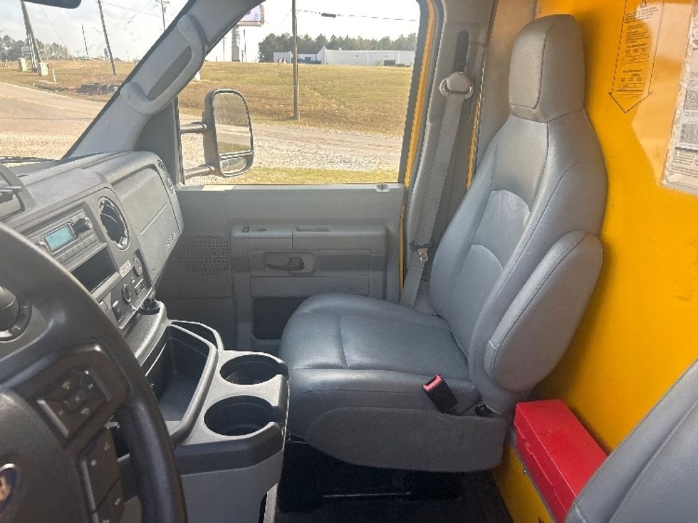 Light Duty Box Truck-Light and Medium Duty Trucks-Ford-2022-E350-Hattiesburg-MS-94,148\n\t\tmiles-$ 28,500 - Image 19