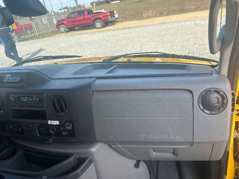 Light Duty Box Truck-Light and Medium Duty Trucks-Ford-2022-E350-Hattiesburg-MS-94,148\n\t\tmiles-$ 28,500 - Image 21