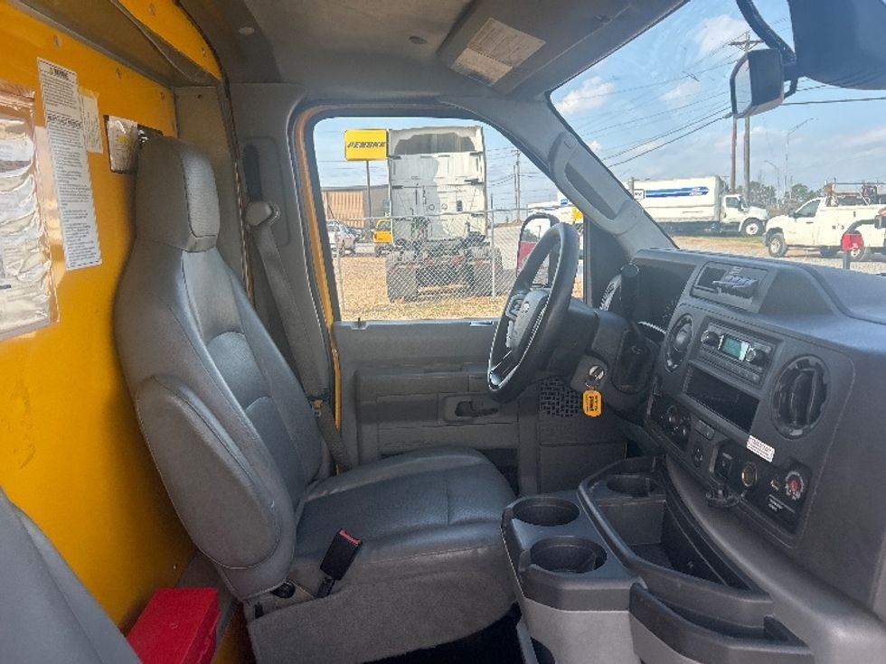 Light Duty Box Truck-Light and Medium Duty Trucks-Ford-2022-E350-Hattiesburg-MS-94,148\n\t\tmiles-$ 28,500 - Image 22