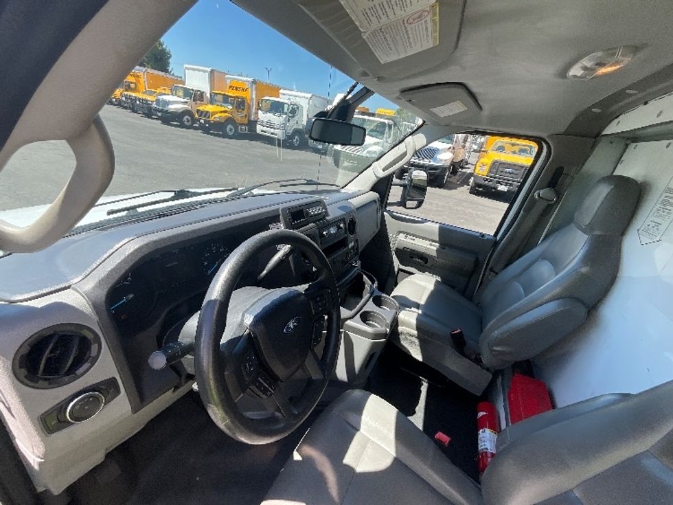 Light Duty Box Truck-Light and Medium Duty Trucks-Ford-2022-E350-Hayward-CA-134,835\n\t\tmiles-$ 25,750 - Image 17