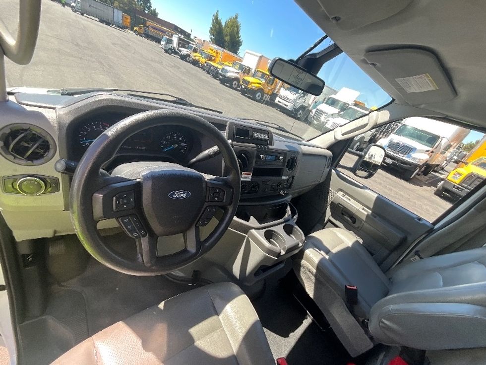 Light Duty Box Truck-Light and Medium Duty Trucks-Ford-2022-E350-Hayward-CA-134,835\n\t\tmiles-$ 25,750 - Image 18