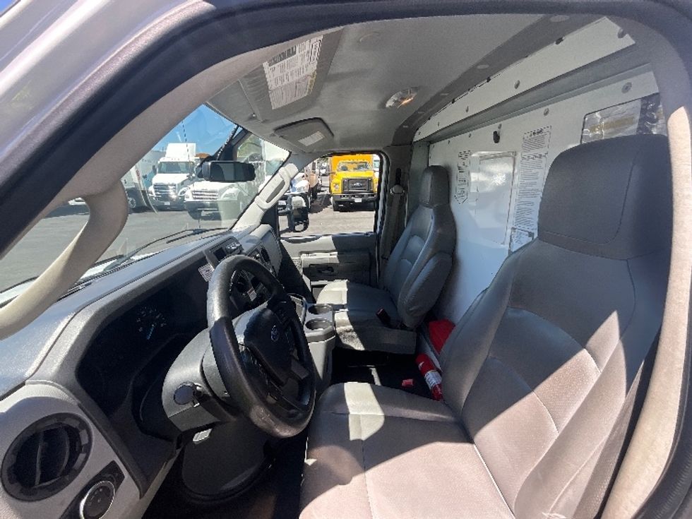 Light Duty Box Truck-Light and Medium Duty Trucks-Ford-2022-E350-Hayward-CA-134,835\n\t\tmiles-$ 25,750 - Image 19