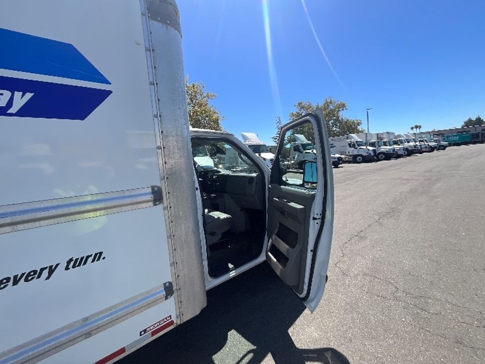Light Duty Box Truck-Light and Medium Duty Trucks-Ford-2022-E350-Hayward-CA-134,835\n\t\tmiles-$ 25,750 - Image 20