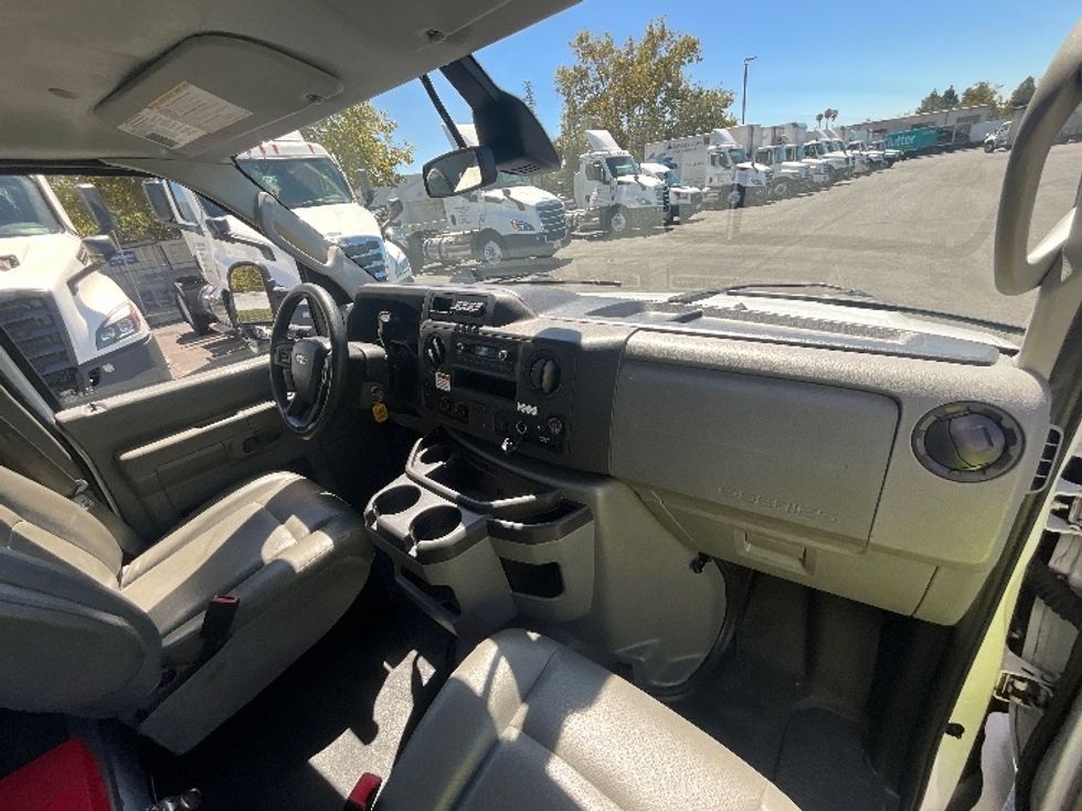 Light Duty Box Truck-Light and Medium Duty Trucks-Ford-2022-E350-Hayward-CA-134,835\n\t\tmiles-$ 25,750 - Image 21