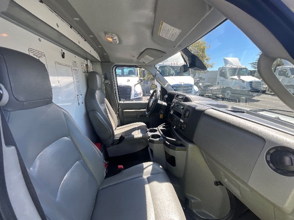 Light Duty Box Truck-Light and Medium Duty Trucks-Ford-2022-E350-Hayward-CA-134,835\n\t\tmiles-$ 25,750 - Image 22