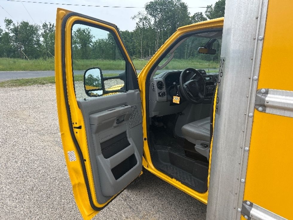 Light Duty Box Truck-Light and Medium Duty Trucks-Ford-2022-E350-Holland-MI-88,603\n\t\tmiles-$ 27,250 - Image 16