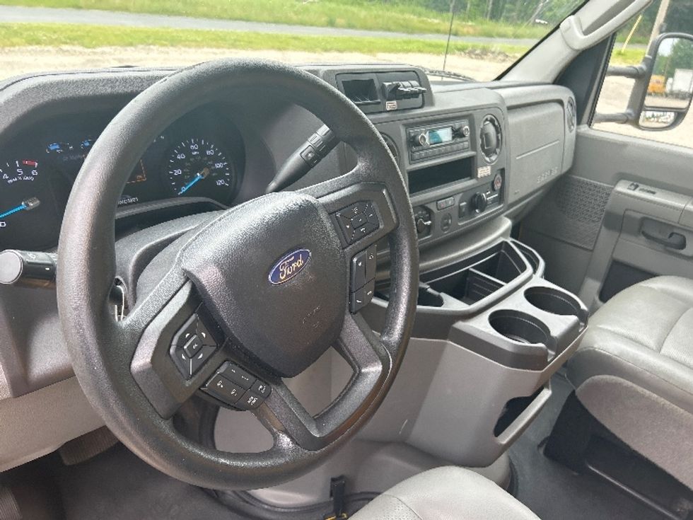 Light Duty Box Truck-Light and Medium Duty Trucks-Ford-2022-E350-Holland-MI-88,603\n\t\tmiles-$ 27,250 - Image 17