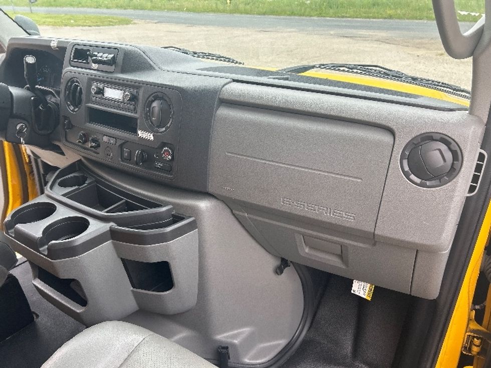 Light Duty Box Truck-Light and Medium Duty Trucks-Ford-2022-E350-Holland-MI-88,603\n\t\tmiles-$ 27,250 - Image 21