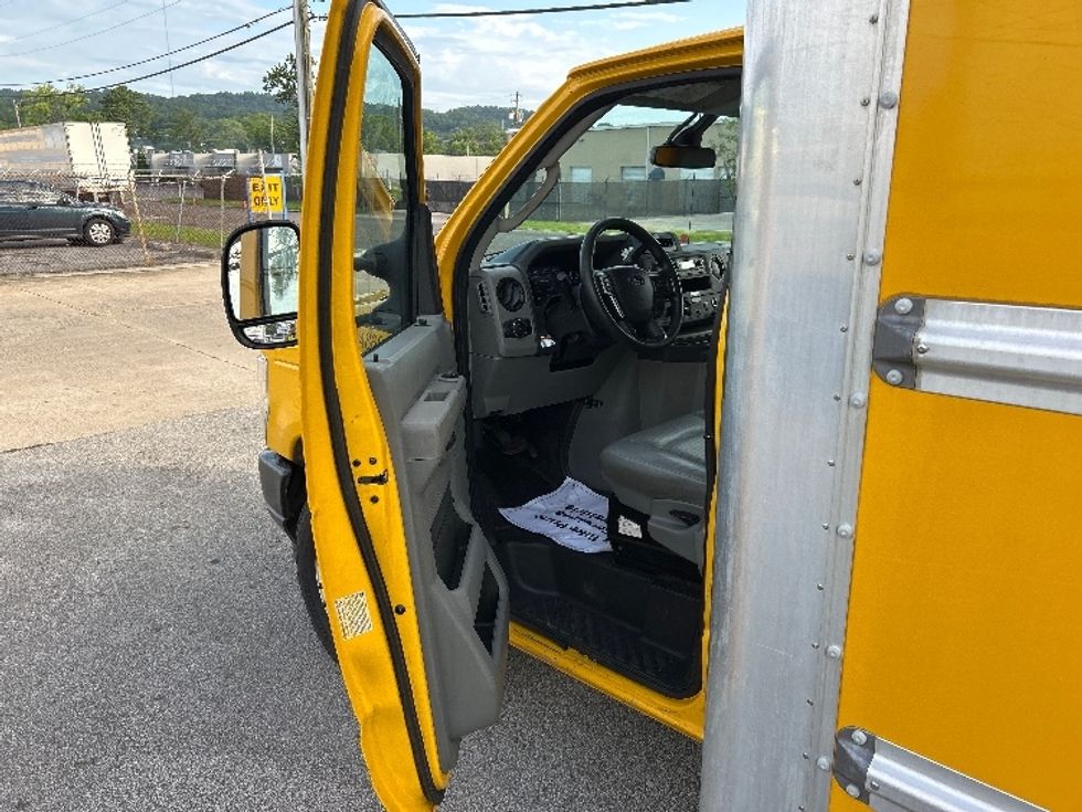 Light Duty Box Truck-Light and Medium Duty Trucks-Ford-2022-E350-Homewood-AL-119,984\n\t\tmiles-$ 23,000 - Image 16