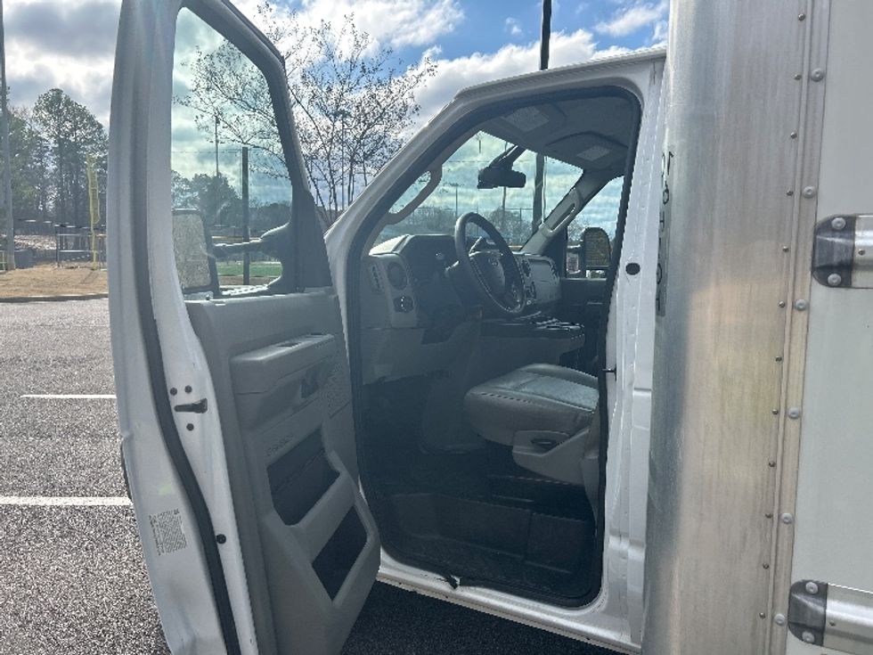Light Duty Box Truck-Light and Medium Duty Trucks-Ford-2022-E350-Homewood-AL-89,412\n\t\tmiles-$ 33,500 - Image 16