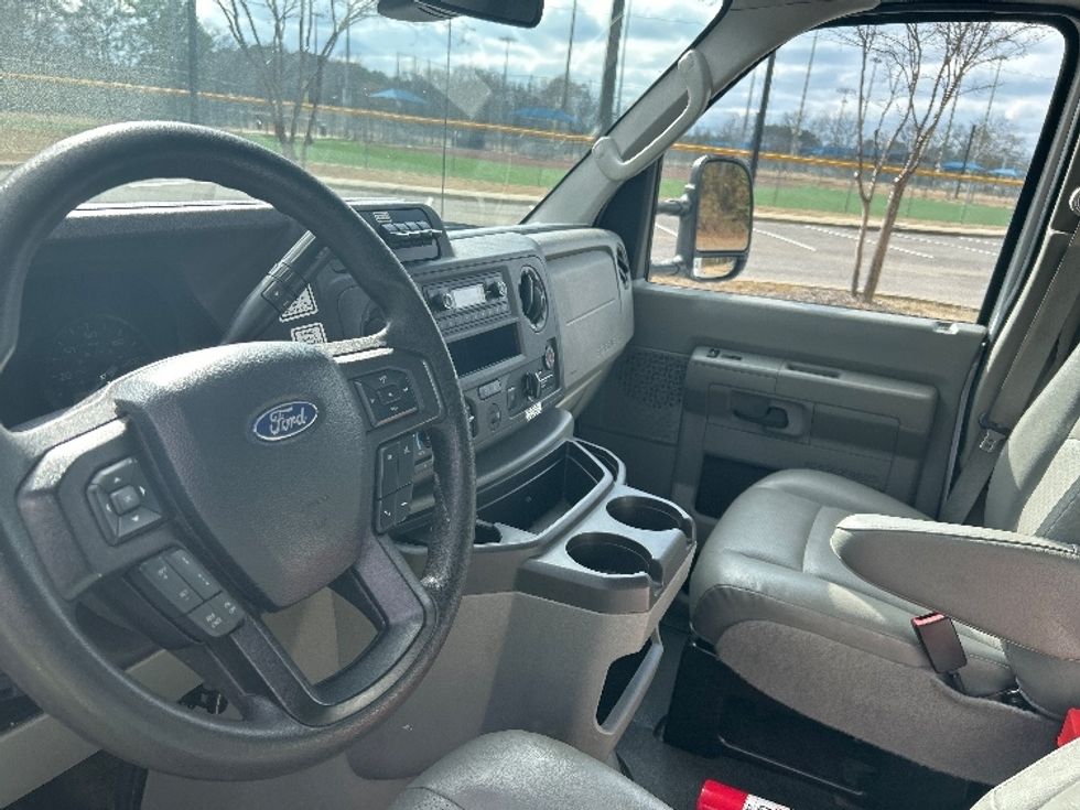 Light Duty Box Truck-Light and Medium Duty Trucks-Ford-2022-E350-Homewood-AL-89,412\n\t\tmiles-$ 33,500 - Image 17