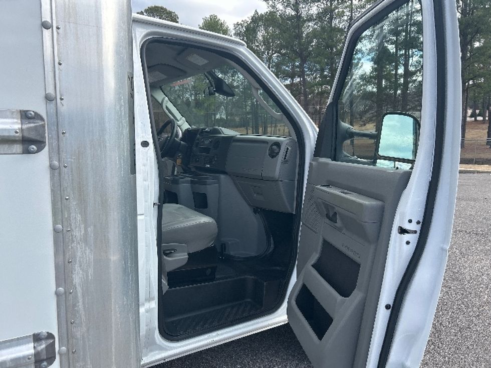 Light Duty Box Truck-Light and Medium Duty Trucks-Ford-2022-E350-Homewood-AL-89,412\n\t\tmiles-$ 33,500 - Image 20