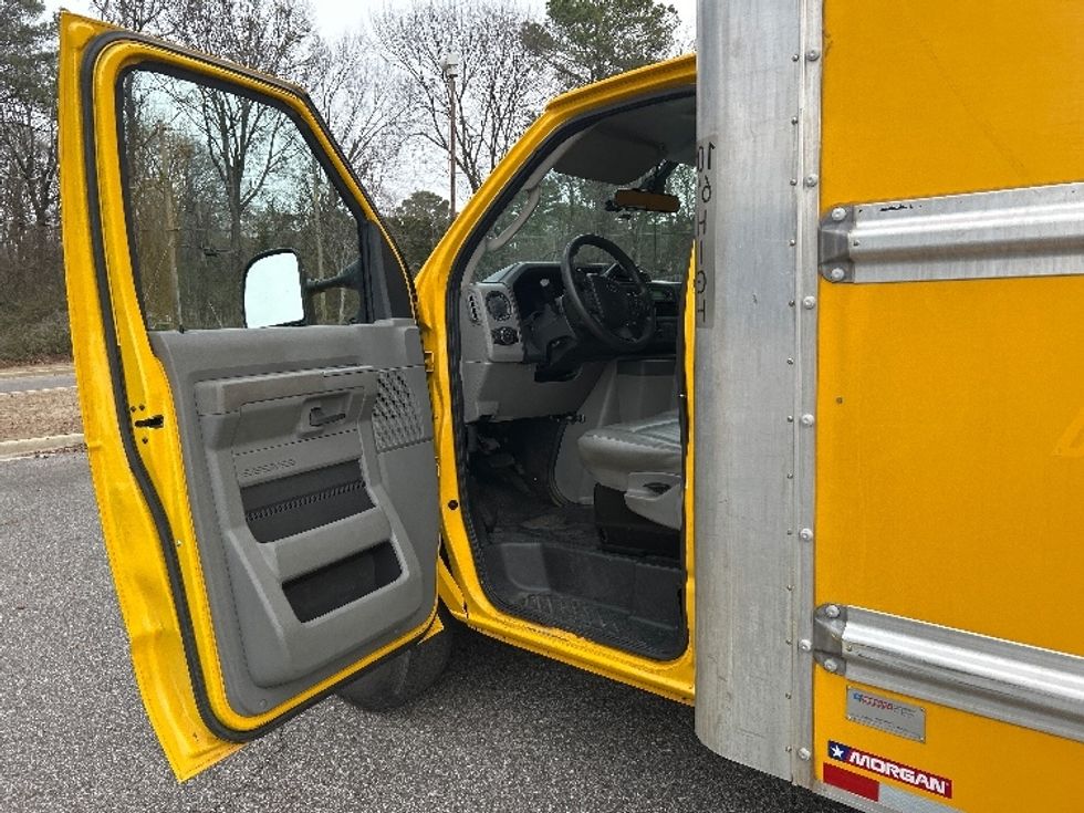 Light Duty Box Truck-Light and Medium Duty Trucks-Ford-2022-E350-Homewood-AL-98,826\n\t\tmiles-$ 29,250 - Image 12