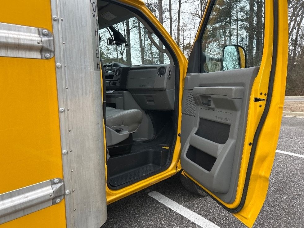 Light Duty Box Truck-Light and Medium Duty Trucks-Ford-2022-E350-Homewood-AL-98,826\n\t\tmiles-$ 29,250 - Image 16