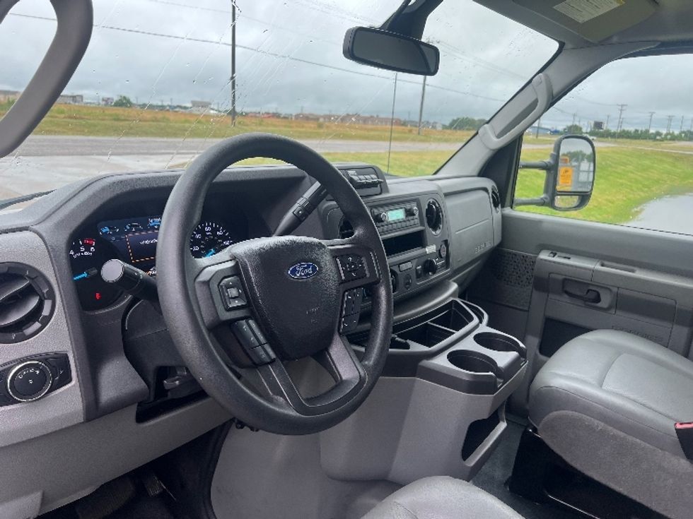 Light Duty Box Truck-Light and Medium Duty Trucks-Ford-2022-E350-Hot Springs-AR-129,610\n\t\tmiles-$ 28,500 - Image 17