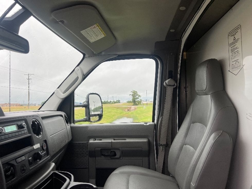 Light Duty Box Truck-Light and Medium Duty Trucks-Ford-2022-E350-Hot Springs-AR-129,610\n\t\tmiles-$ 28,500 - Image 19