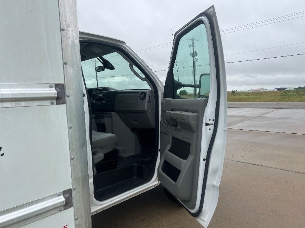 Light Duty Box Truck-Light and Medium Duty Trucks-Ford-2022-E350-Hot Springs-AR-129,610\n\t\tmiles-$ 28,500 - Image 20