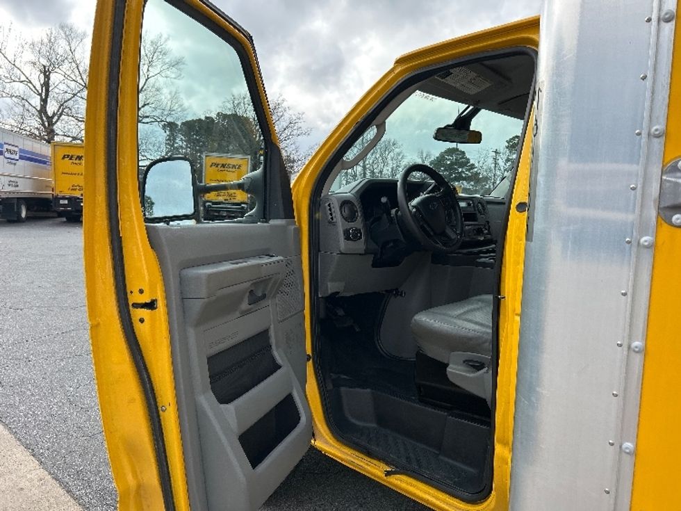 Light Duty Box Truck-Light and Medium Duty Trucks-Ford-2022-E350-Hot Springs-AR-94,078\n\t\tmiles-$ 28,250 - Image 15