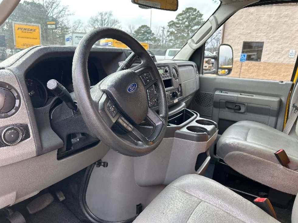 Light Duty Box Truck-Light and Medium Duty Trucks-Ford-2022-E350-Hot Springs-AR-94,078\n\t\tmiles-$ 28,250 - Image 16