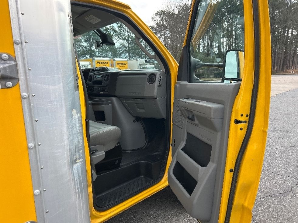 Light Duty Box Truck-Light and Medium Duty Trucks-Ford-2022-E350-Hot Springs-AR-94,078\n\t\tmiles-$ 28,250 - Image 19