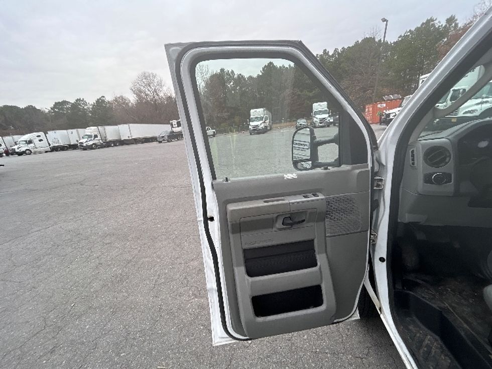 Light Duty Box Truck-Light and Medium Duty Trucks-Ford-2022-E350-Hot Springs-AR-99,137\n\t\tmiles-$ 30,500 - Image 16