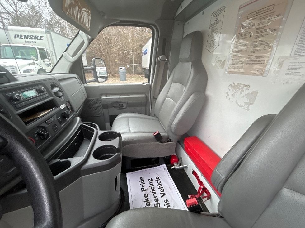 Light Duty Box Truck-Light and Medium Duty Trucks-Ford-2022-E350-Hot Springs-AR-99,137\n\t\tmiles-$ 30,500 - Image 19