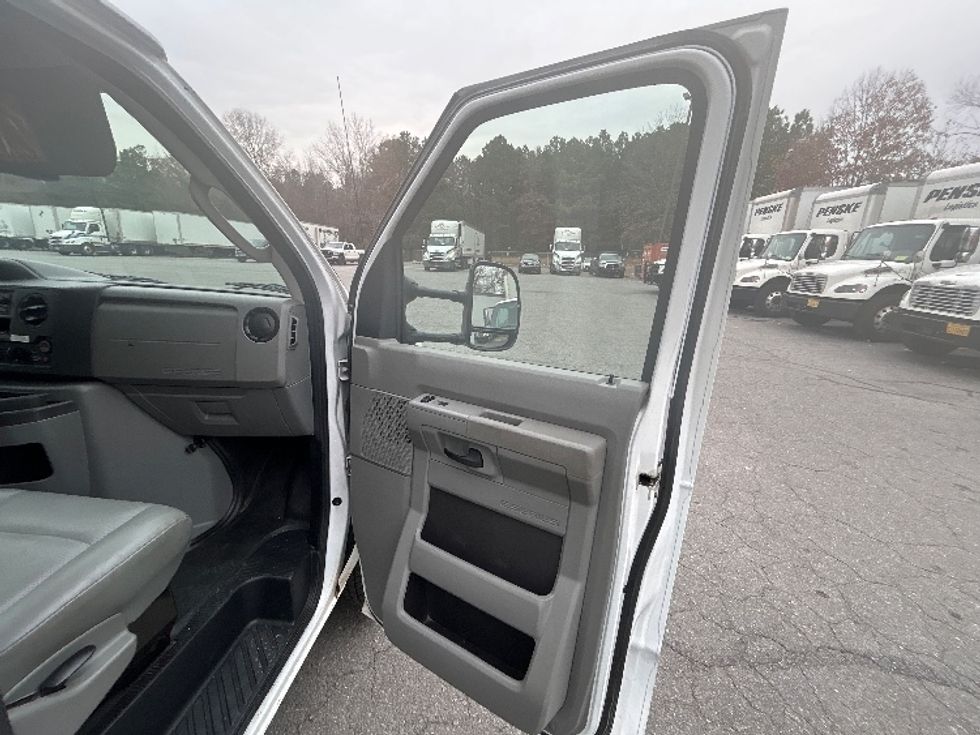 Light Duty Box Truck-Light and Medium Duty Trucks-Ford-2022-E350-Hot Springs-AR-99,137\n\t\tmiles-$ 30,500 - Image 20