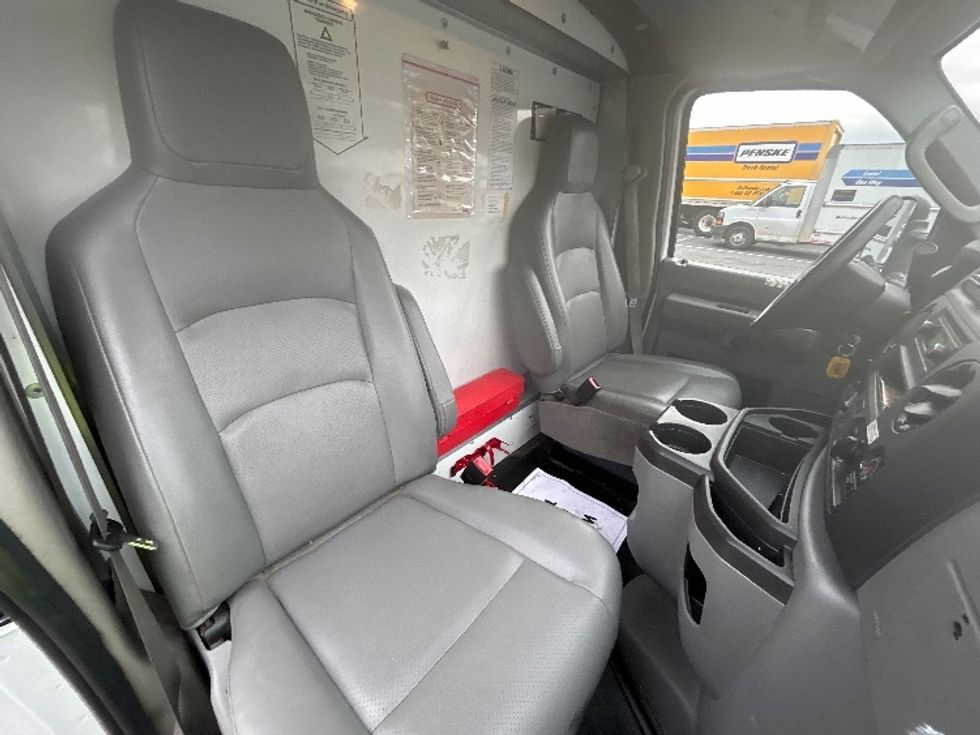 Light Duty Box Truck-Light and Medium Duty Trucks-Ford-2022-E350-Hot Springs-AR-99,137\n\t\tmiles-$ 30,500 - Image 22