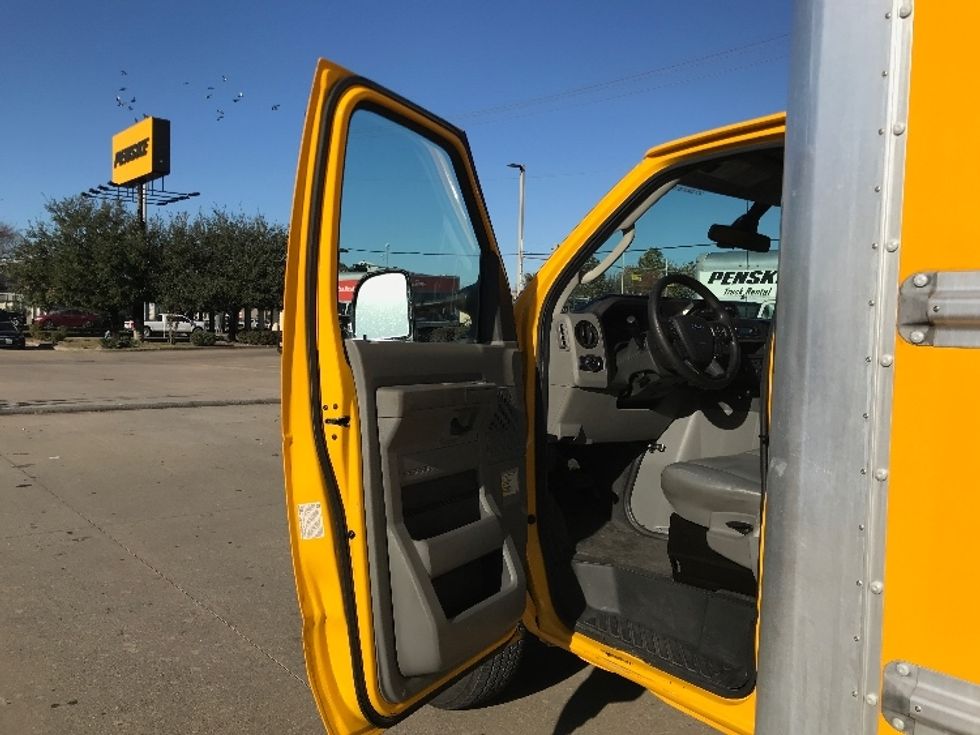 Light Duty Box Truck-Light and Medium Duty Trucks-Ford-2022-E350-Houston-TX-101,743\n\t\tmiles-$ 27,000 - Image 16