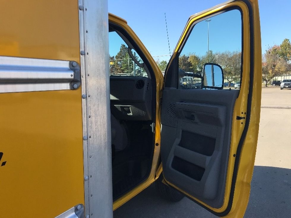 Light Duty Box Truck-Light and Medium Duty Trucks-Ford-2022-E350-Houston-TX-101,743\n\t\tmiles-$ 27,000 - Image 20