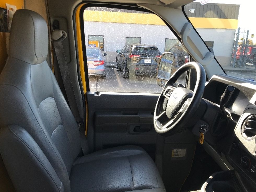 Light Duty Box Truck-Light and Medium Duty Trucks-Ford-2022-E350-Houston-TX-101,743\n\t\tmiles-$ 27,000 - Image 22