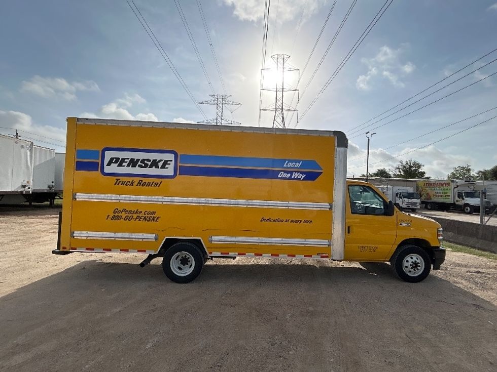 Light Duty Box Truck-Light and Medium Duty Trucks-Ford-2022-E350-Houston-TX-124,201\n\t\tmiles-$ 23,750 - Image 15
