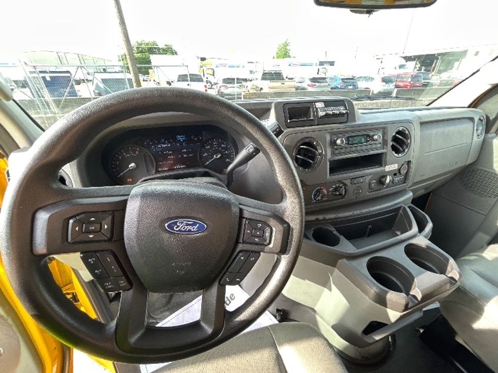 Light Duty Box Truck-Light and Medium Duty Trucks-Ford-2022-E350-Houston-TX-124,201\n\t\tmiles-$ 23,750 - Image 18