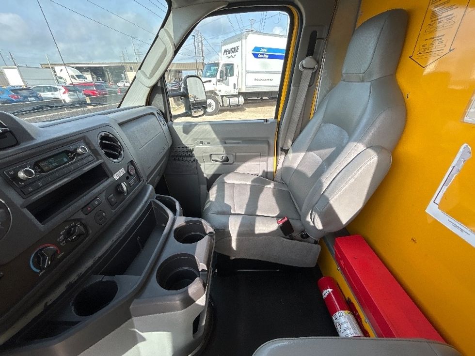 Light Duty Box Truck-Light and Medium Duty Trucks-Ford-2022-E350-Houston-TX-124,201\n\t\tmiles-$ 23,750 - Image 19