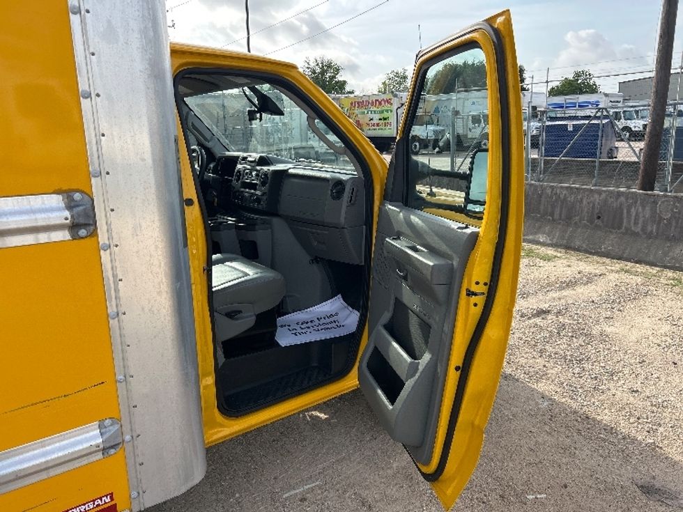 Light Duty Box Truck-Light and Medium Duty Trucks-Ford-2022-E350-Houston-TX-124,201\n\t\tmiles-$ 23,750 - Image 20