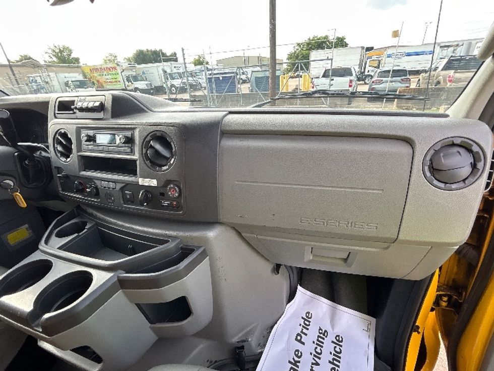 Light Duty Box Truck-Light and Medium Duty Trucks-Ford-2022-E350-Houston-TX-124,201\n\t\tmiles-$ 23,750 - Image 21