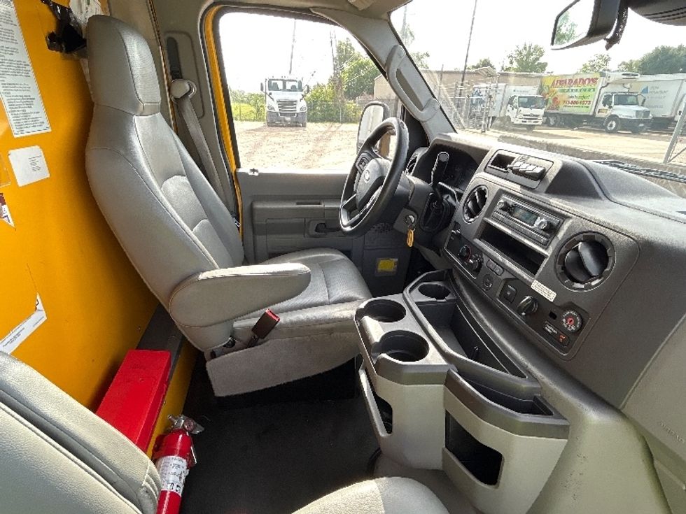 Light Duty Box Truck-Light and Medium Duty Trucks-Ford-2022-E350-Houston-TX-124,201\n\t\tmiles-$ 23,750 - Image 22