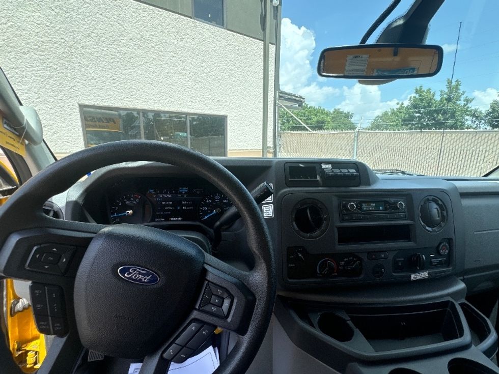 Light Duty Box Truck-Light and Medium Duty Trucks-Ford-2022-E350-Houston-TX-76,162\n\t\tmiles-$ 29,000 - Image 17