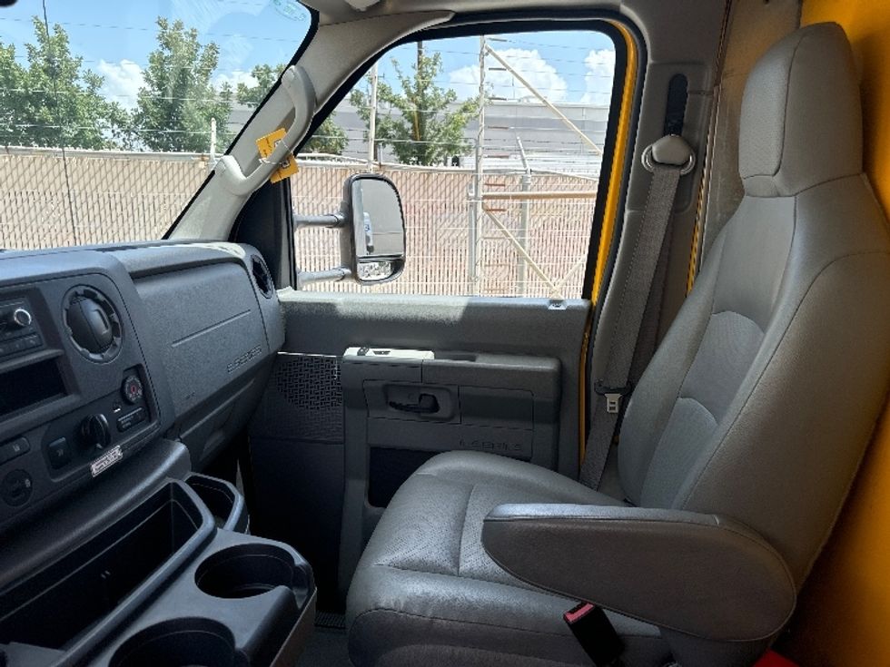 Light Duty Box Truck-Light and Medium Duty Trucks-Ford-2022-E350-Houston-TX-76,162\n\t\tmiles-$ 29,000 - Image 18