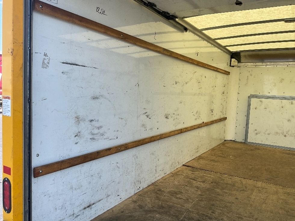 Light Duty Box Truck-Light and Medium Duty Trucks-Ford-2022-E350-Houston-TX-87,554\n\t\tmiles-$ 29,000 - Image 11