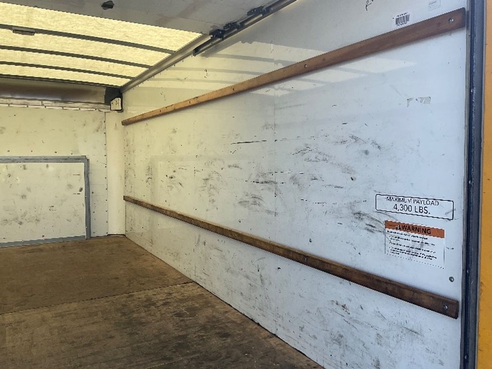 Light Duty Box Truck-Light and Medium Duty Trucks-Ford-2022-E350-Houston-TX-87,554\n\t\tmiles-$ 29,000 - Image 12