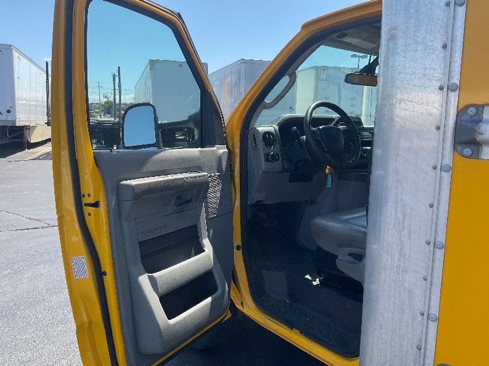 Light Duty Box Truck-Light and Medium Duty Trucks-Ford-2022-E350-Houston-TX-87,554\n\t\tmiles-$ 29,000 - Image 16