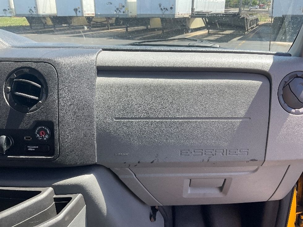 Light Duty Box Truck-Light and Medium Duty Trucks-Ford-2022-E350-Houston-TX-87,554\n\t\tmiles-$ 29,000 - Image 21