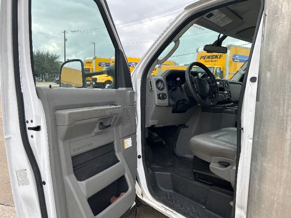 Light Duty Box Truck-Light and Medium Duty Trucks-Ford-2022-E350-Houston-TX-91,616\n\t\tmiles-$ 31,750 - Image 16
