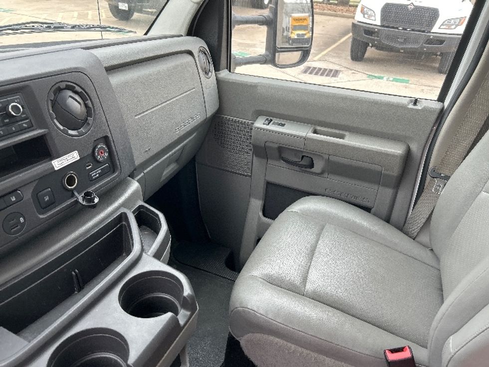 Light Duty Box Truck-Light and Medium Duty Trucks-Ford-2022-E350-Houston-TX-91,616\n\t\tmiles-$ 31,750 - Image 19