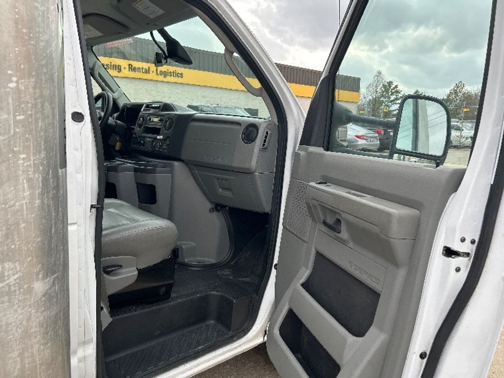 Light Duty Box Truck-Light and Medium Duty Trucks-Ford-2022-E350-Houston-TX-91,616\n\t\tmiles-$ 31,750 - Image 20